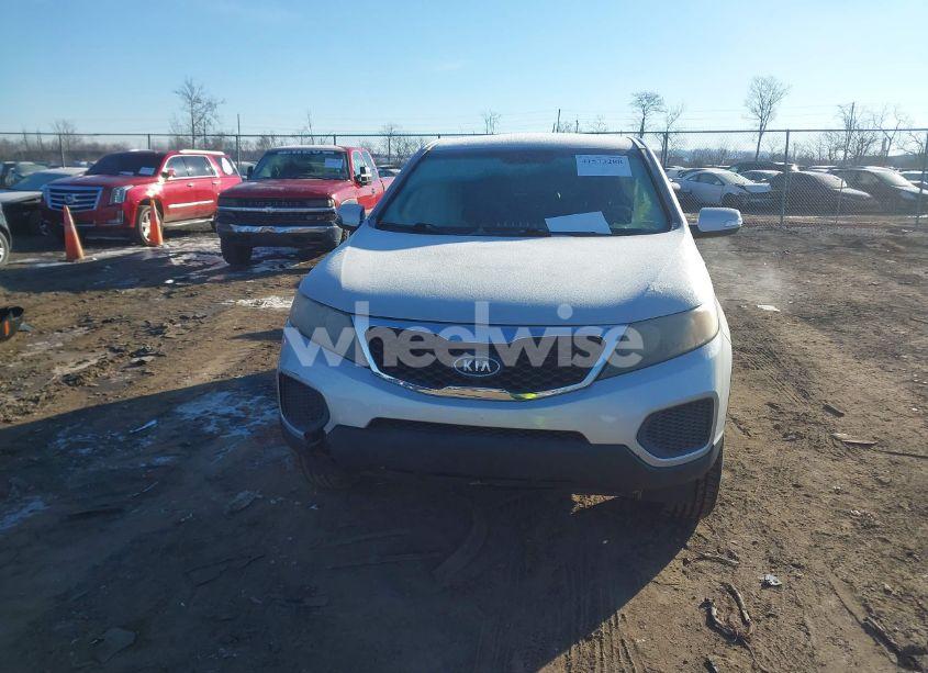 Photo 12 of 2011 Kia Sorento LX (VIN 5XYKT3A18BG087913)
