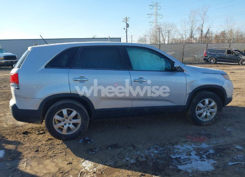 Photo 13 of 2011 Kia Sorento LX (VIN 5XYKT3A18BG087913)
