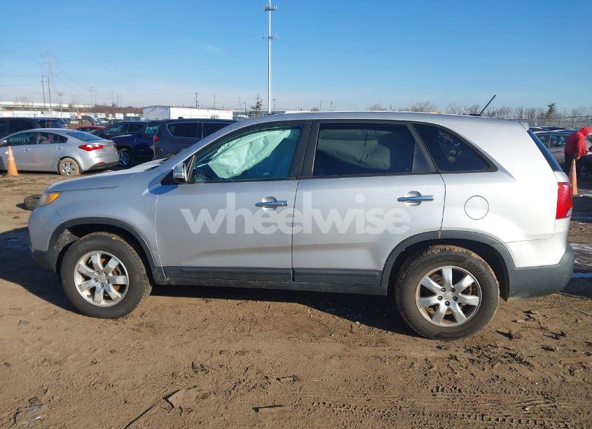 Photo 14 of 2011 Kia Sorento LX (VIN 5XYKT3A18BG087913)