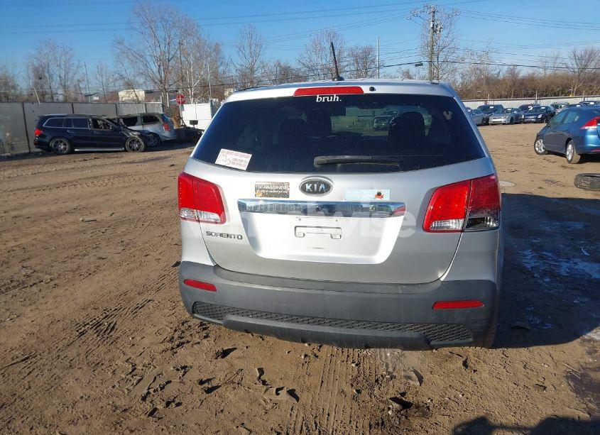 Photo 16 of 2011 Kia Sorento LX (VIN 5XYKT3A18BG087913)