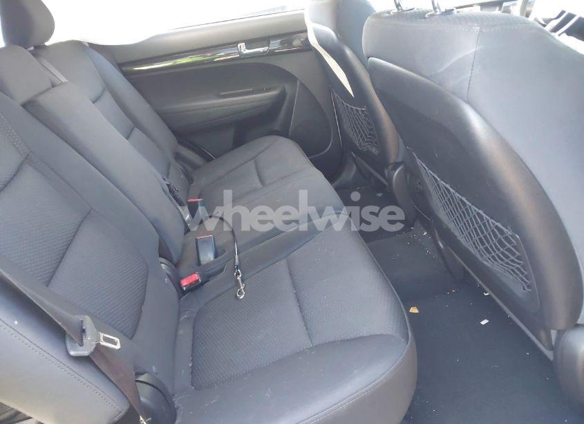 Photo 8 of 2011 Kia Sorento LX (VIN 5XYKT3A18BG087913)