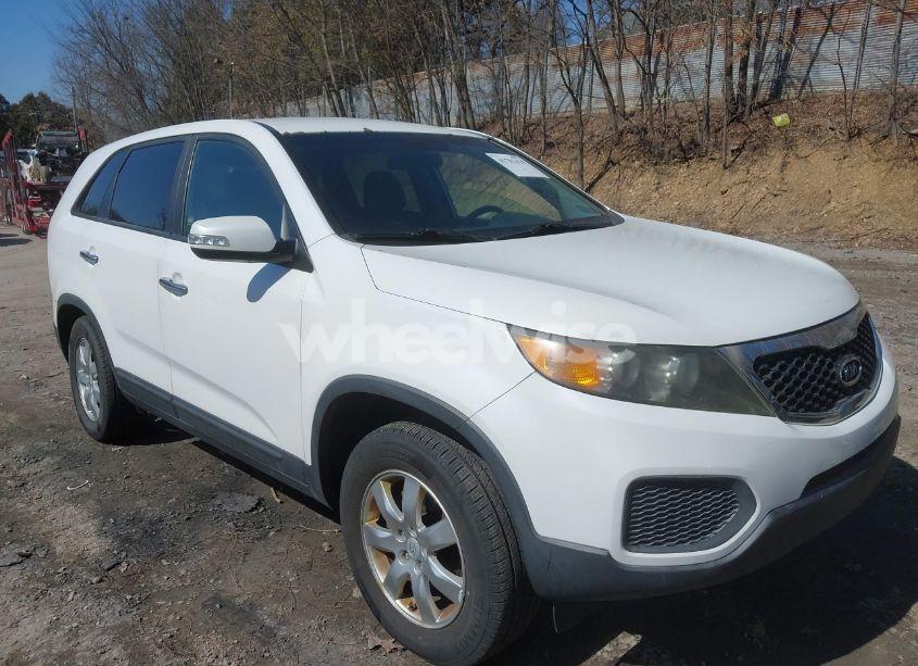 2011 Kia Sorento LX (VIN 5XYKT3A18BG098989) main photo
