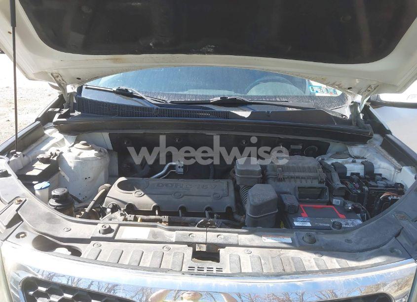 Photo 10 of 2011 Kia Sorento LX (VIN 5XYKT3A18BG098989)