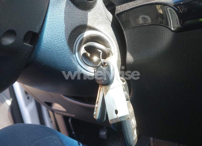 Photo 11 of 2011 Kia Sorento LX (VIN 5XYKT3A18BG098989)