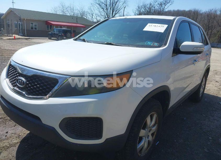 Photo 12 of 2011 Kia Sorento LX (VIN 5XYKT3A18BG098989)
