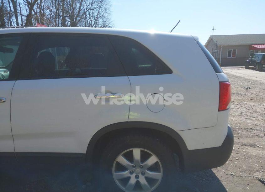 Photo 14 of 2011 Kia Sorento LX (VIN 5XYKT3A18BG098989)