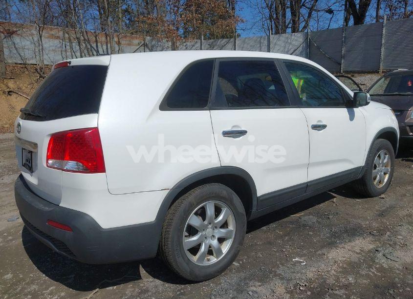 Photo 4 of 2011 Kia Sorento LX (VIN 5XYKT3A18BG098989)