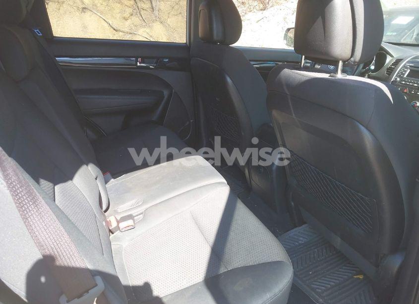 Photo 8 of 2011 Kia Sorento LX (VIN 5XYKT3A18BG098989)