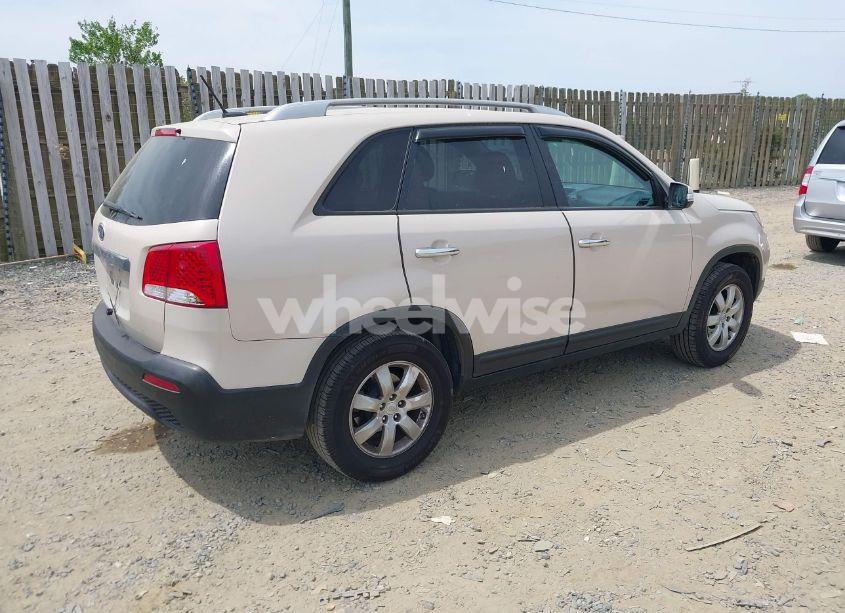 Photo 4 of 2011 Kia Sorento LX (VIN 5XYKT3A18BG125401)