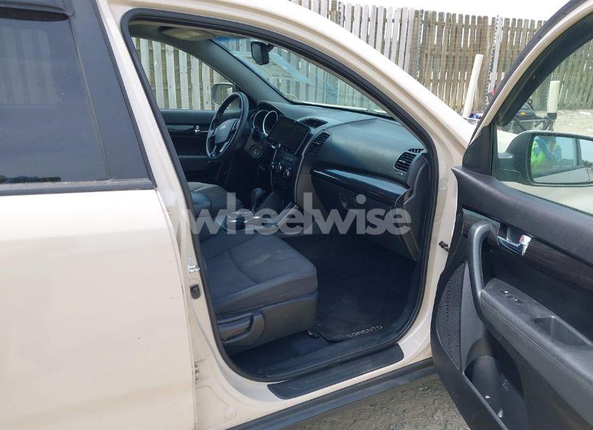 Photo 5 of 2011 Kia Sorento LX (VIN 5XYKT3A18BG125401)