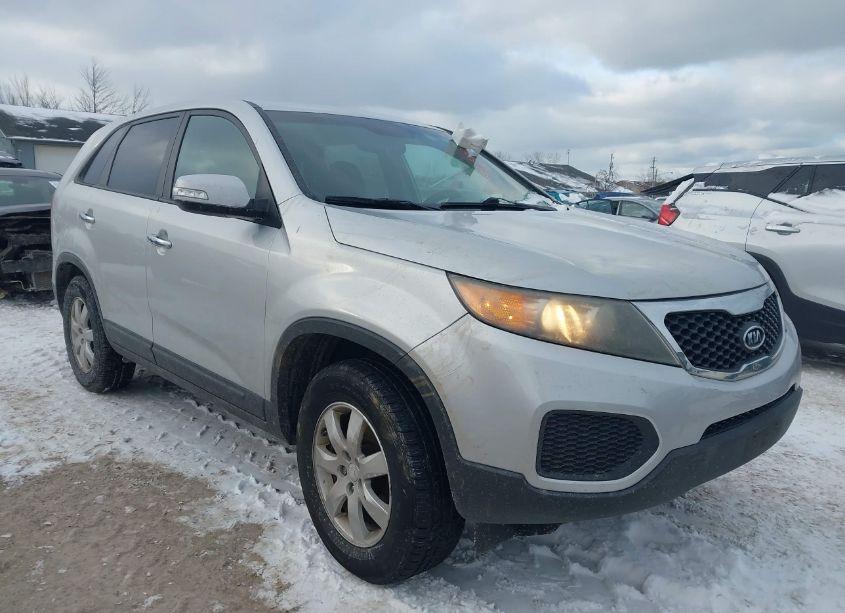 2011 Kia Sorento LX (VIN 5XYKT3A18BG136852) main photo