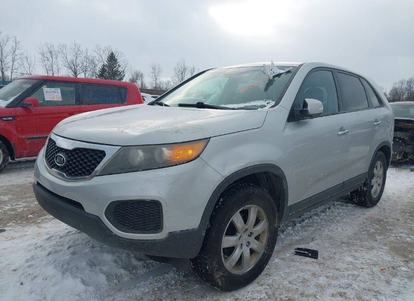 Photo 2 of 2011 Kia Sorento LX (VIN 5XYKT3A18BG136852)