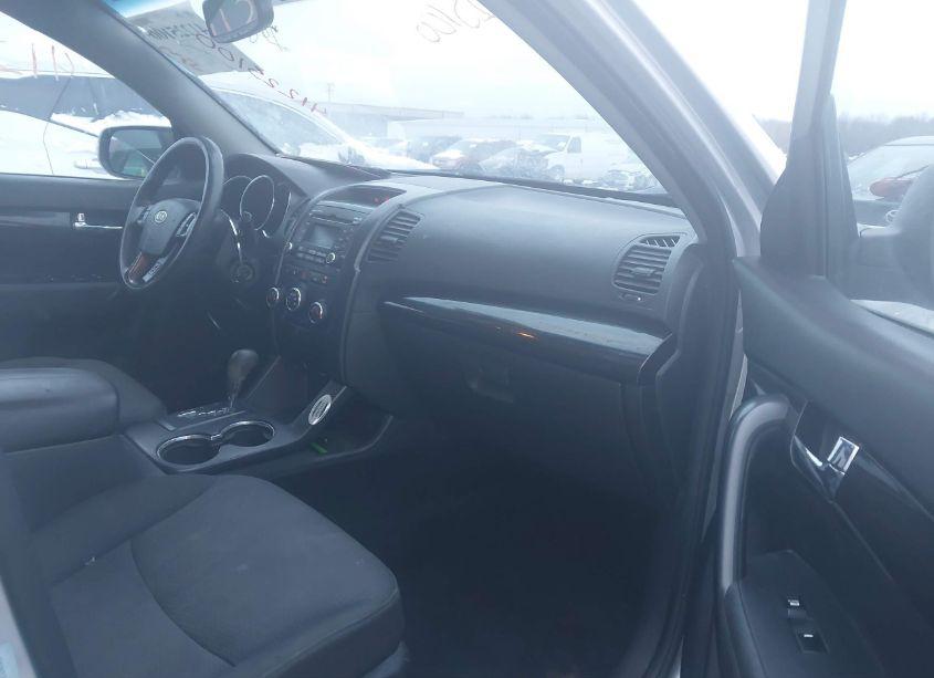 Photo 5 of 2011 Kia Sorento LX (VIN 5XYKT3A18BG136852)