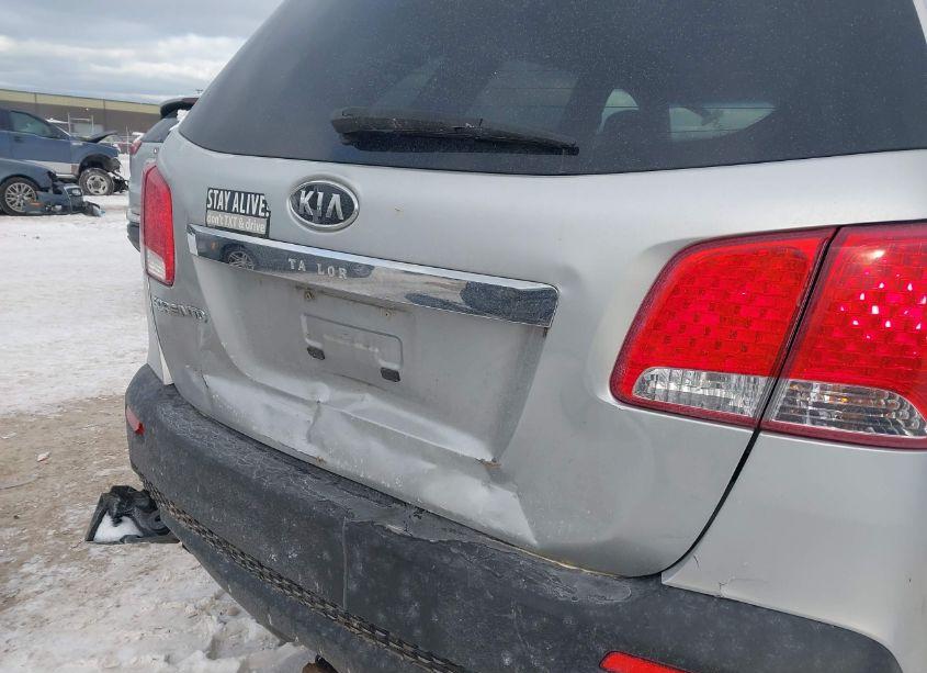 Photo 6 of 2011 Kia Sorento LX (VIN 5XYKT3A18BG136852)