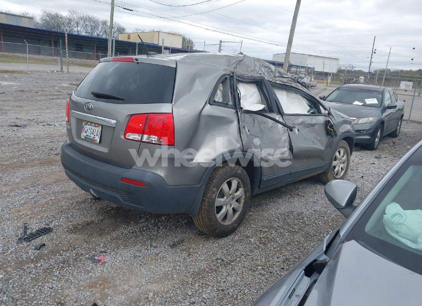 Photo 4 of 2012 Kia Sorento LX (VIN 5XYKT3A18CG194431)