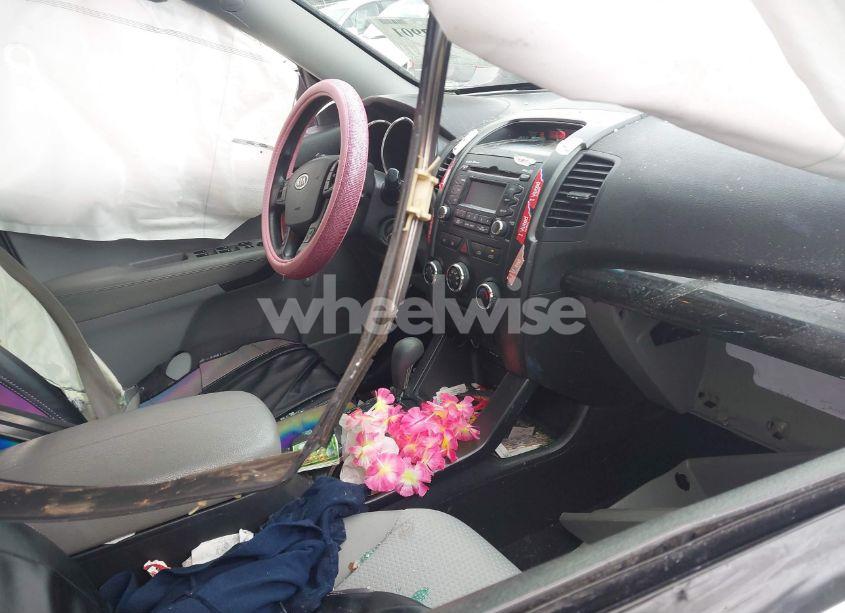 Photo 5 of 2012 Kia Sorento LX (VIN 5XYKT3A18CG194431)