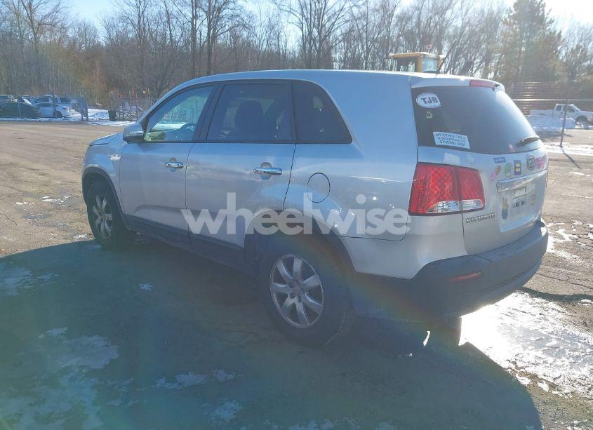 Photo 3 of 2012 Kia Sorento LX (VIN 5XYKT3A18CG198253)