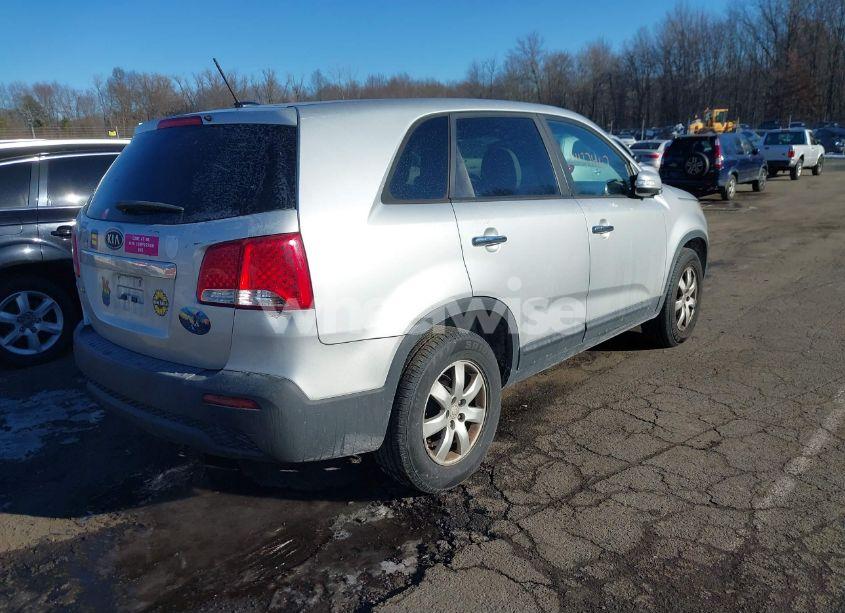 Photo 4 of 2012 Kia Sorento LX (VIN 5XYKT3A18CG198253)