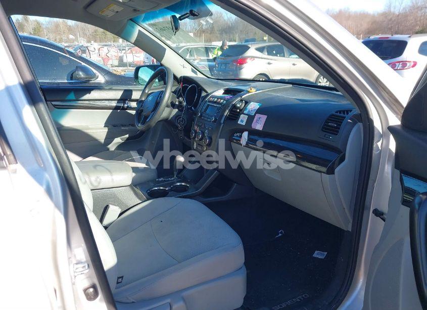 Photo 5 of 2012 Kia Sorento LX (VIN 5XYKT3A18CG198253)