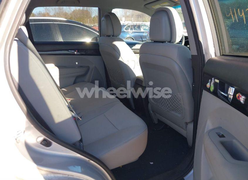 Photo 8 of 2012 Kia Sorento LX (VIN 5XYKT3A18CG198253)