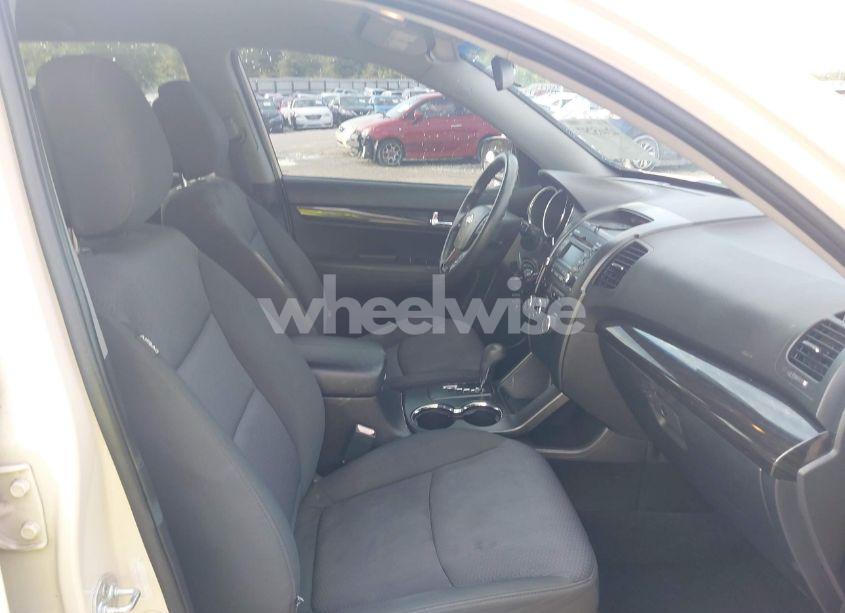 Photo 5 of 2012 Kia Sorento LX (VIN 5XYKT3A18CG202480)