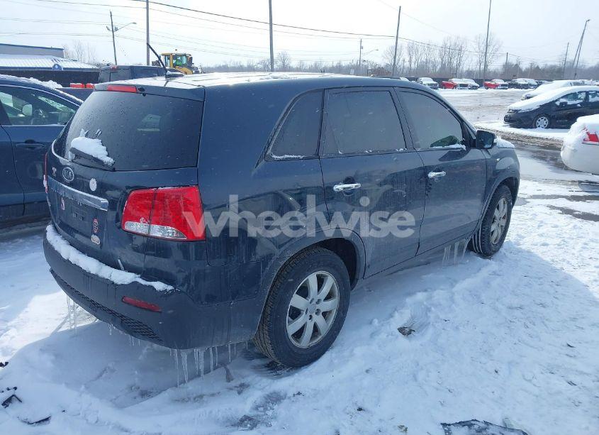 Photo 4 of 2012 Kia Sorento LX (VIN 5XYKT3A18CG273730)