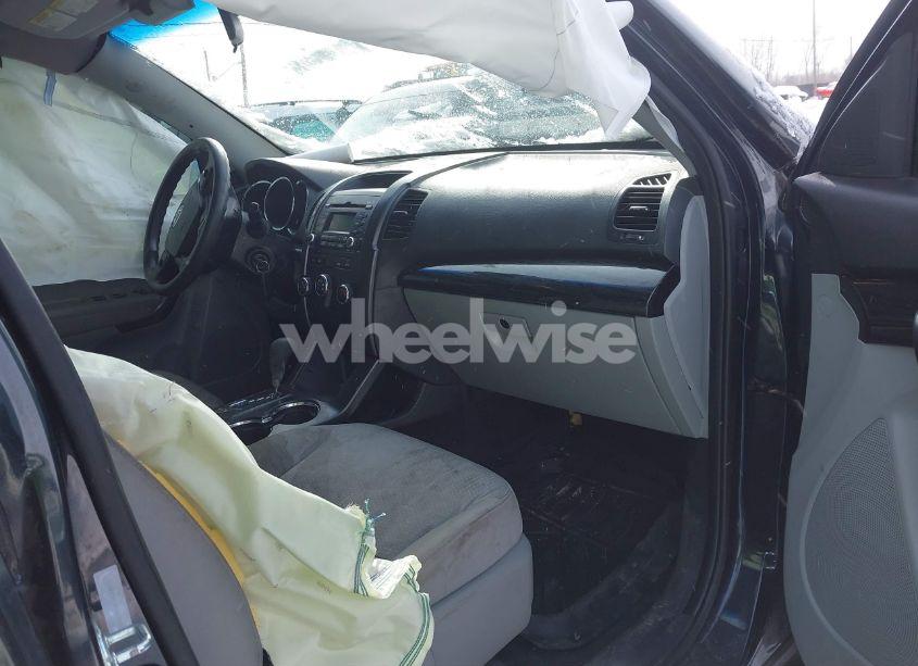 Photo 5 of 2012 Kia Sorento LX (VIN 5XYKT3A18CG273730)
