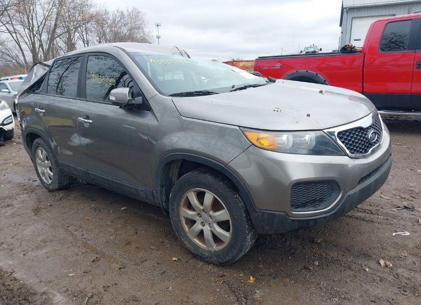 2013 Kia Sorento LX (VIN 5XYKT3A18DG342238) main photo
