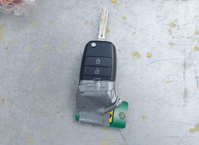 Photo 11 of 2013 Kia Sorento LX (VIN 5XYKT3A18DG342238)