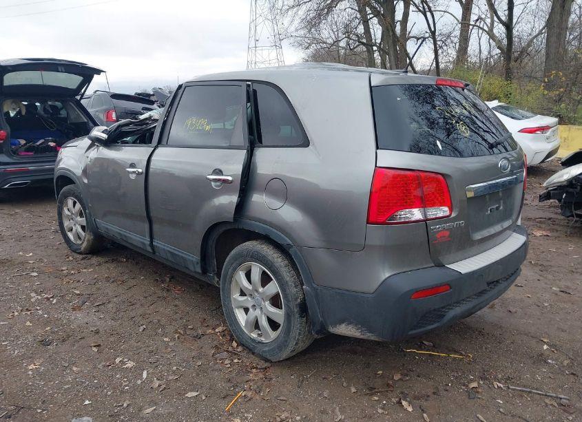 Photo 3 of 2013 Kia Sorento LX (VIN 5XYKT3A18DG342238)