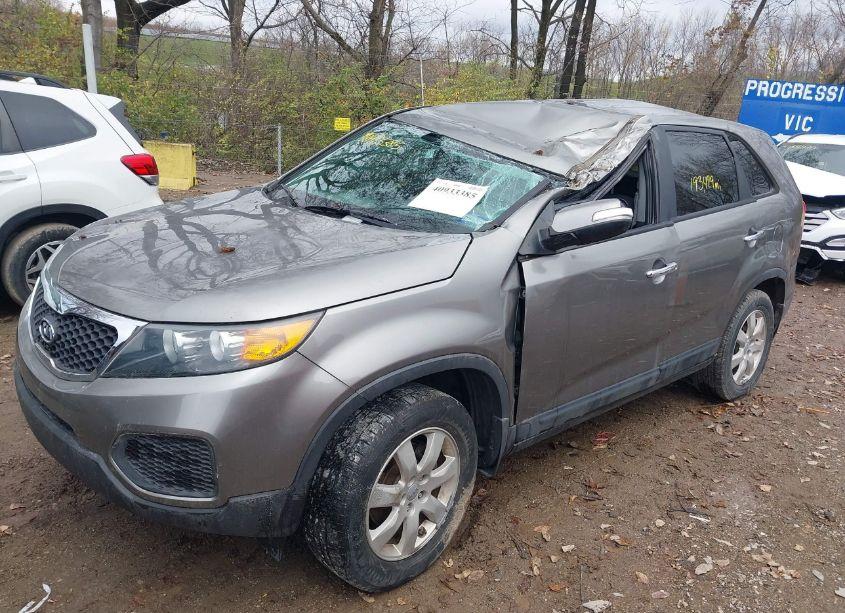 Photo 6 of 2013 Kia Sorento LX (VIN 5XYKT3A18DG342238)