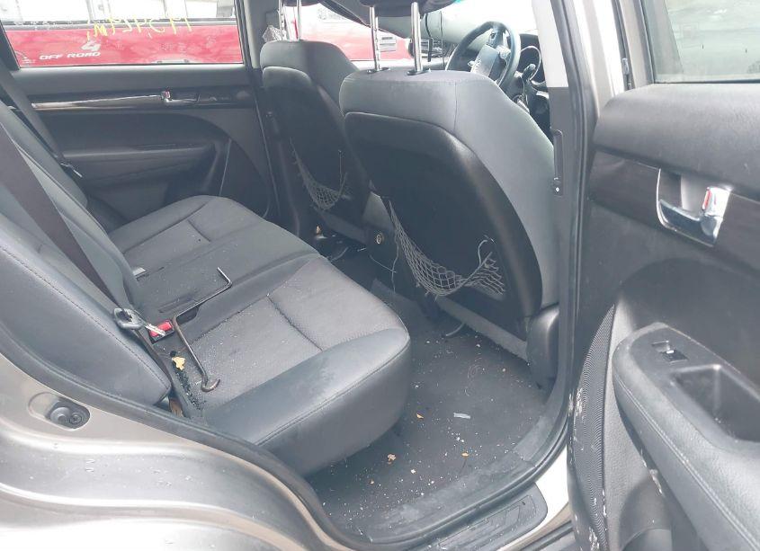 Photo 8 of 2013 Kia Sorento LX (VIN 5XYKT3A18DG342238)