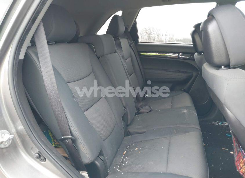 Photo 8 of 2013 Kia Sorento LX (VIN 5XYKT3A18DG418556)