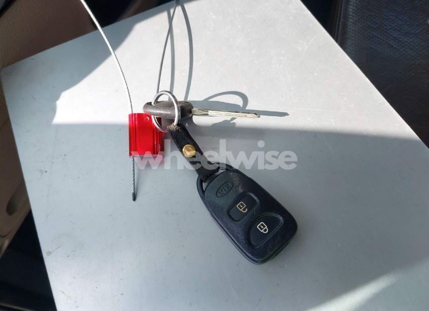 Photo 11 of 2011 Kia Sorento LX (VIN 5XYKT3A19BG008751)