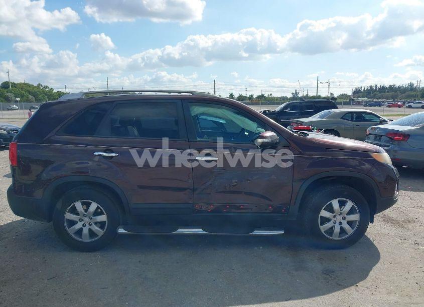 Photo 13 of 2011 Kia Sorento LX (VIN 5XYKT3A19BG008751)