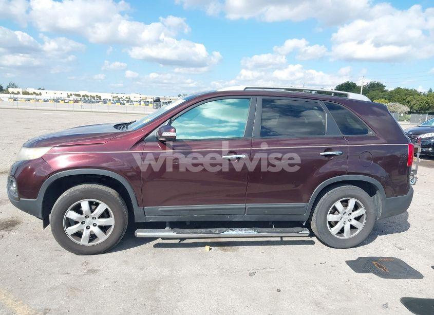 Photo 14 of 2011 Kia Sorento LX (VIN 5XYKT3A19BG008751)