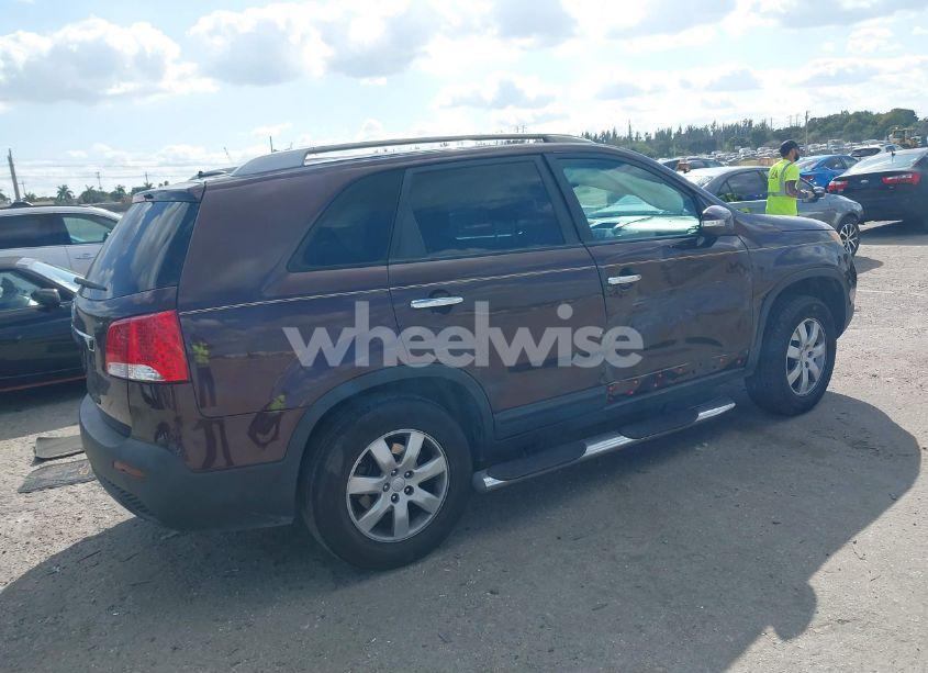 Photo 4 of 2011 Kia Sorento LX (VIN 5XYKT3A19BG008751)