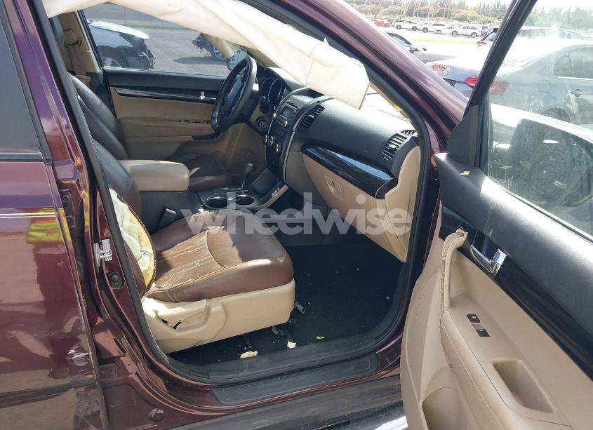 Photo 5 of 2011 Kia Sorento LX (VIN 5XYKT3A19BG008751)