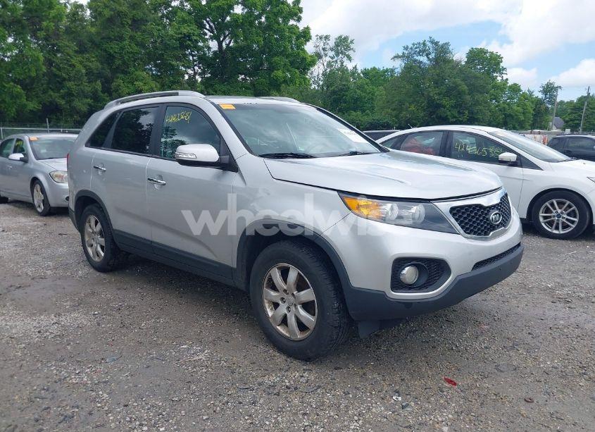2011 Kia Sorento LX (VIN 5XYKT3A19BG018244) main photo