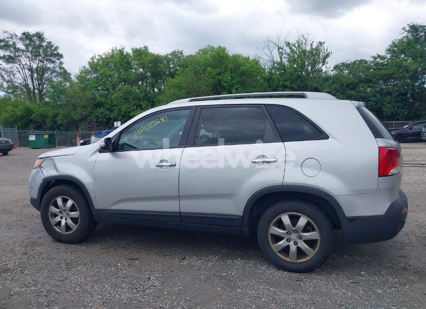 Photo 14 of 2011 Kia Sorento LX (VIN 5XYKT3A19BG018244)