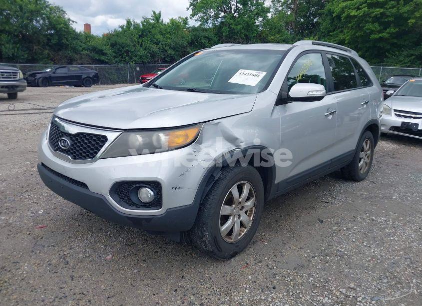 Photo 2 of 2011 Kia Sorento LX (VIN 5XYKT3A19BG018244)