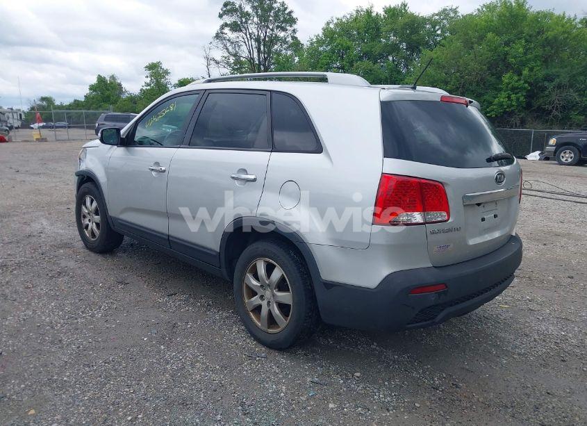 Photo 3 of 2011 Kia Sorento LX (VIN 5XYKT3A19BG018244)