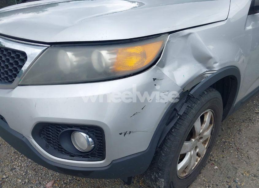 Photo 6 of 2011 Kia Sorento LX (VIN 5XYKT3A19BG018244)