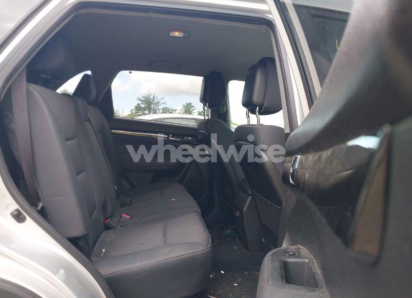 Photo 8 of 2011 Kia Sorento LX (VIN 5XYKT3A19BG018244)