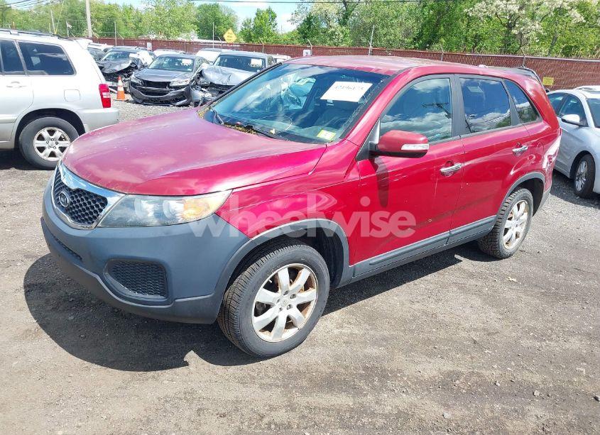 Photo 2 of 2011 Kia Sorento LX (VIN 5XYKT3A19BG021998)