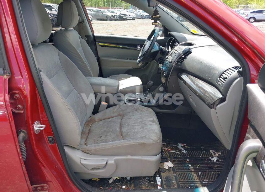 Photo 5 of 2011 Kia Sorento LX (VIN 5XYKT3A19BG021998)