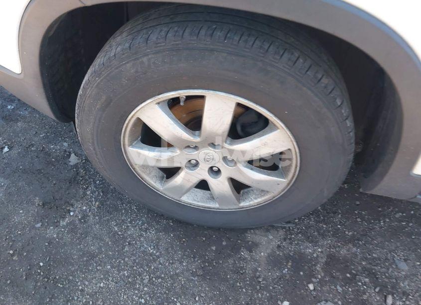 Photo 11 of 2011 Kia Sorento LX (VIN 5XYKT3A19BG033049)