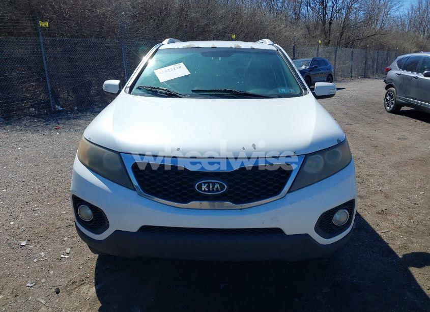 Photo 6 of 2011 Kia Sorento LX (VIN 5XYKT3A19BG033049)