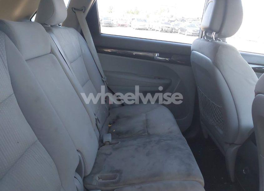 Photo 8 of 2011 Kia Sorento LX (VIN 5XYKT3A19BG033049)