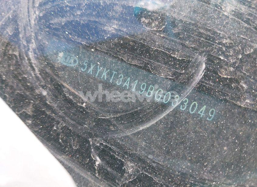 Photo 9 of 2011 Kia Sorento LX (VIN 5XYKT3A19BG033049)